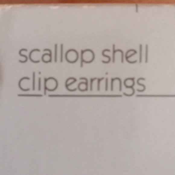 Vintage  clip on 1986 Scalloped Shell by Avon - Picture 8 of 8
